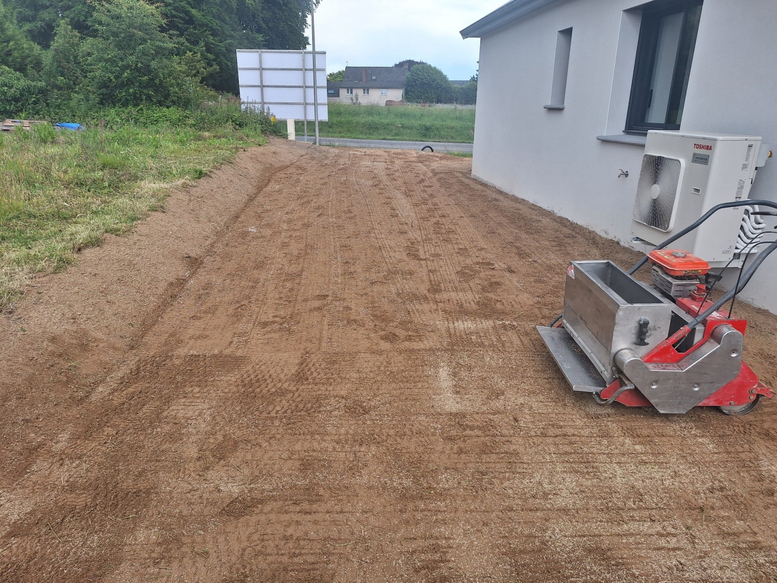Construction de terrasses en grès cérame, alliant durabilité et esthétique pour rehausser l'attrait des espaces commerciaux Yvetot 76190 en Seine Maritime