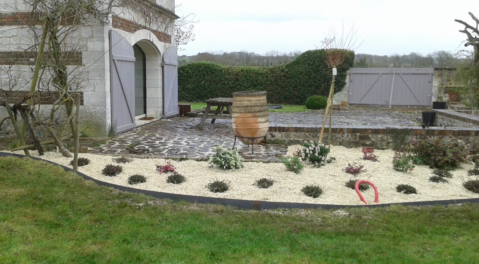 Maintenance des allées pour garantir une accessibilité et une sécurité optimales dans votre jardin ou espace vert Yvetot 76190 en Seine Maritime