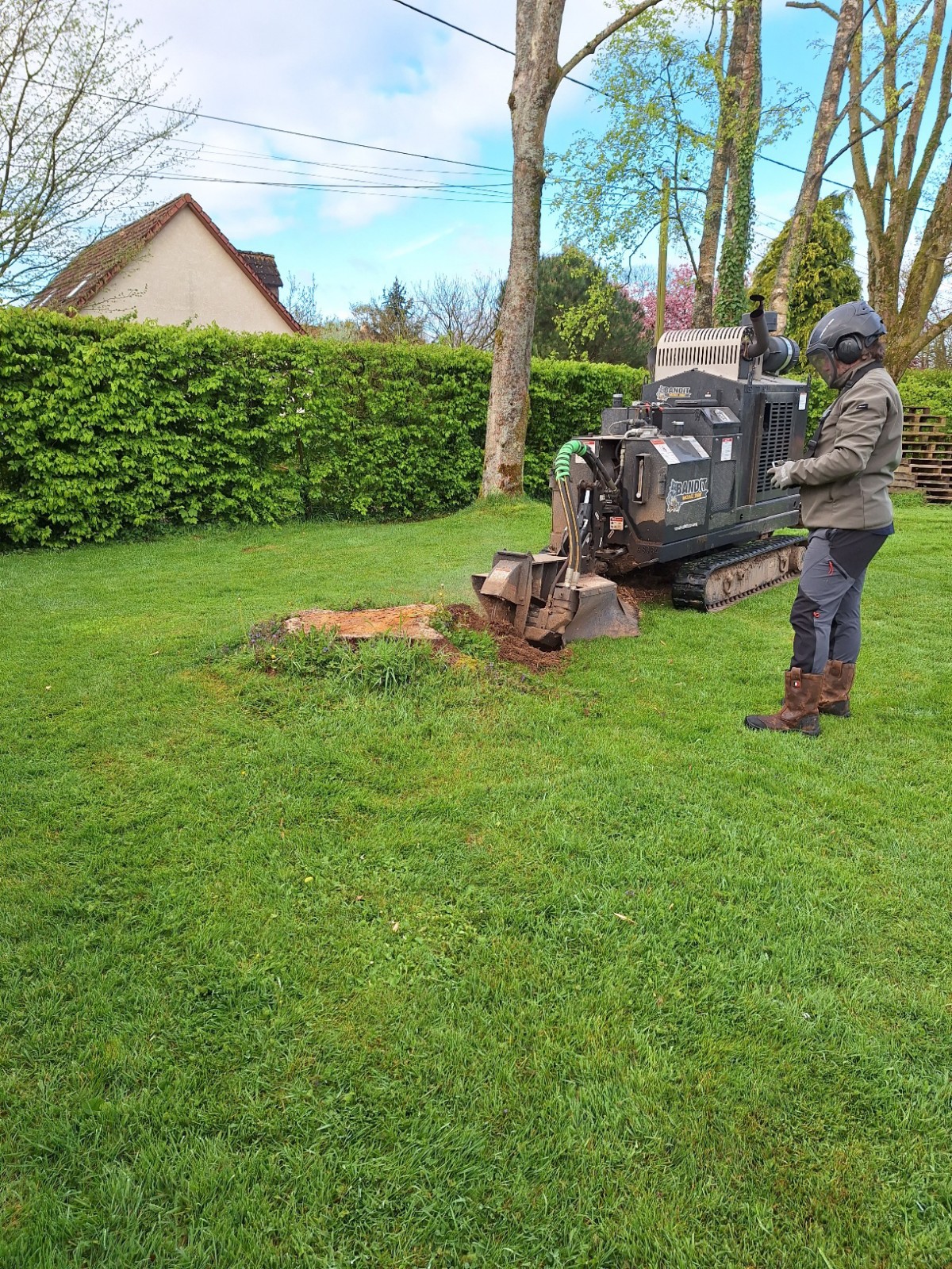 Réalisation de travaux de maçonnerie paysagère comprenant le dallage et le cheminement, afin de valoriser et faciliter l'accès à des propriétés résidentielles Yerville 76760 en Seine Maritime