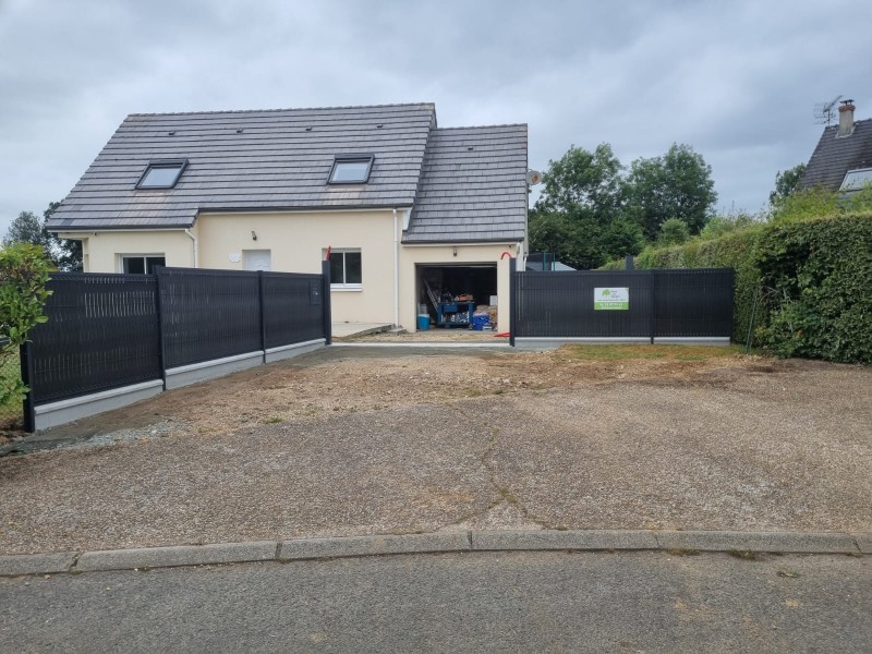 Entreprise pour la pose de clôture en panneaux rigide et maçonnerie de la longrine de portail sur le secteur de Barentin 76