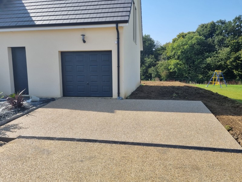 Trouver une entreprise spécialisée pour la création d'une dalle en béton désactivée sur Pavilly