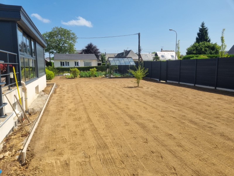 Où trouver une entreprise paysagiste pour la création de ma pelouse sur Yerville 