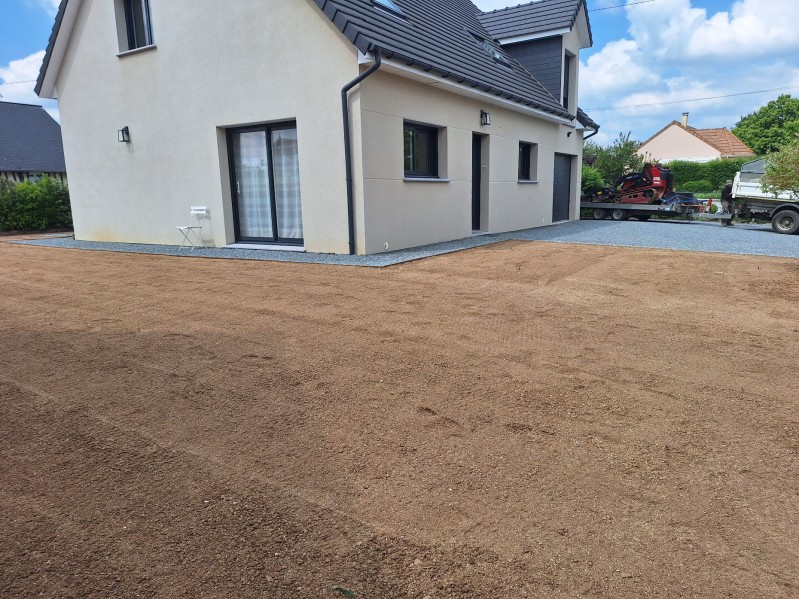 Entreprise du paysage pour l'engazonnement de votre pelouse 76