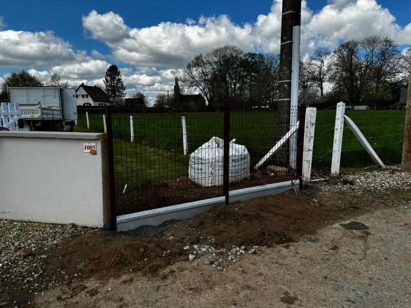 Clôture panneaux rigide rouge RAL 3004 sur Sierville 76