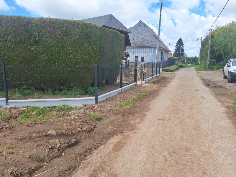 Entreprise pour la pose de clôture en panneaux rigide sur Pavilly 76