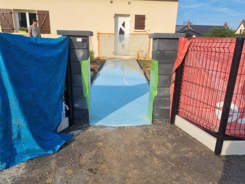 Aménagement d'une allée piétonne en béton désactivé pour une maison individuelle sur Duclair 76