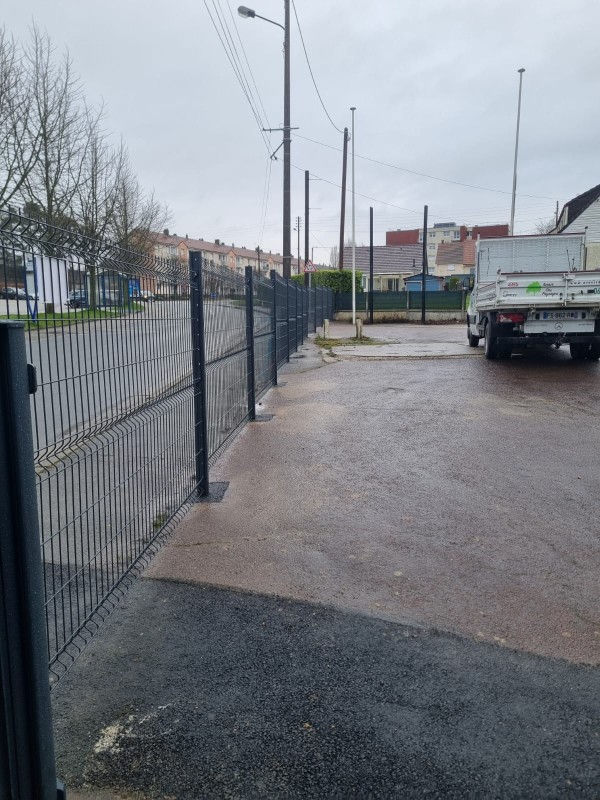 Proche de Yvetot ce chantier de clôture réalisé par notre société 