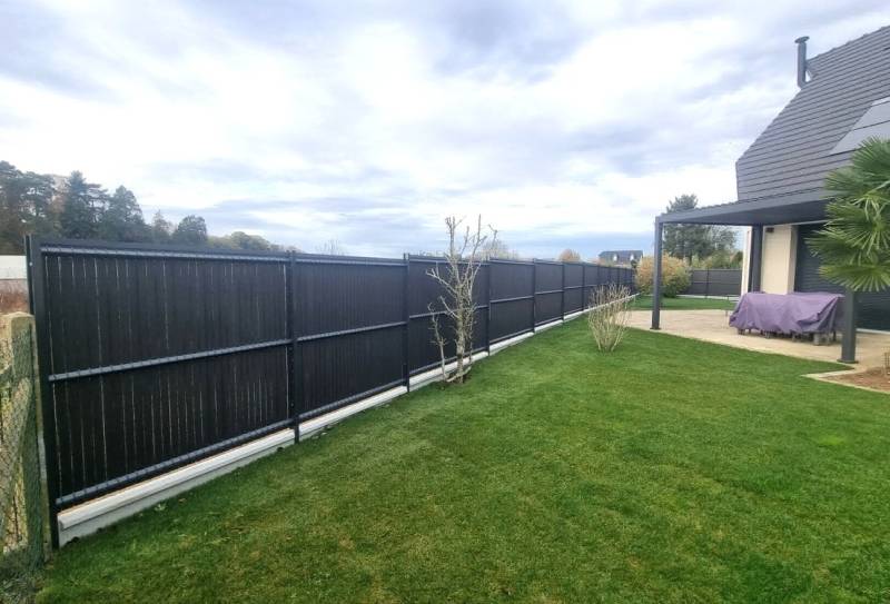 Paysagiste expert de la clôture en panneaux rigides avec occultants composite sur Saint-Pierre-de-Varengeville 76 