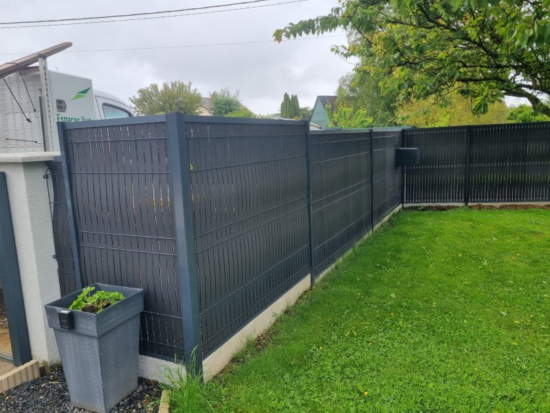 Entreprise pour la fourniture et la pose de clôture en panneaux rigide et occultant composite sur le secteur de Yerville 76