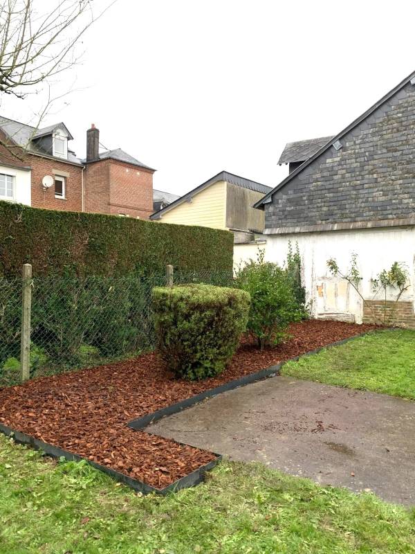 Création végétale sur- mesure dans un jardin en centre ville de Yvetot 