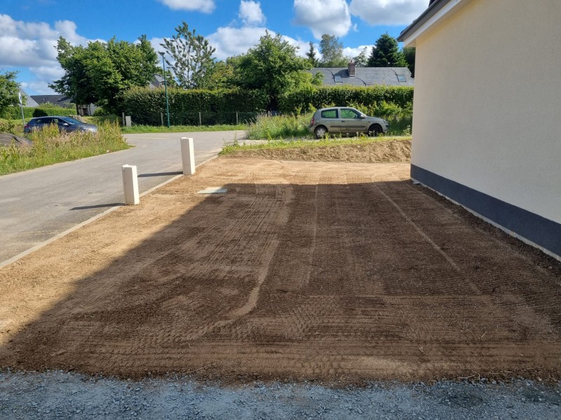 Engazonnement d'un terrain après la construction d'une maison neuve secteur Yvetot 76
