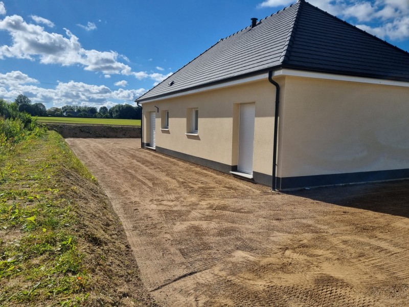 Engazonnement d'un terrain après la construction d'une maison neuve secteur Yvetot 76