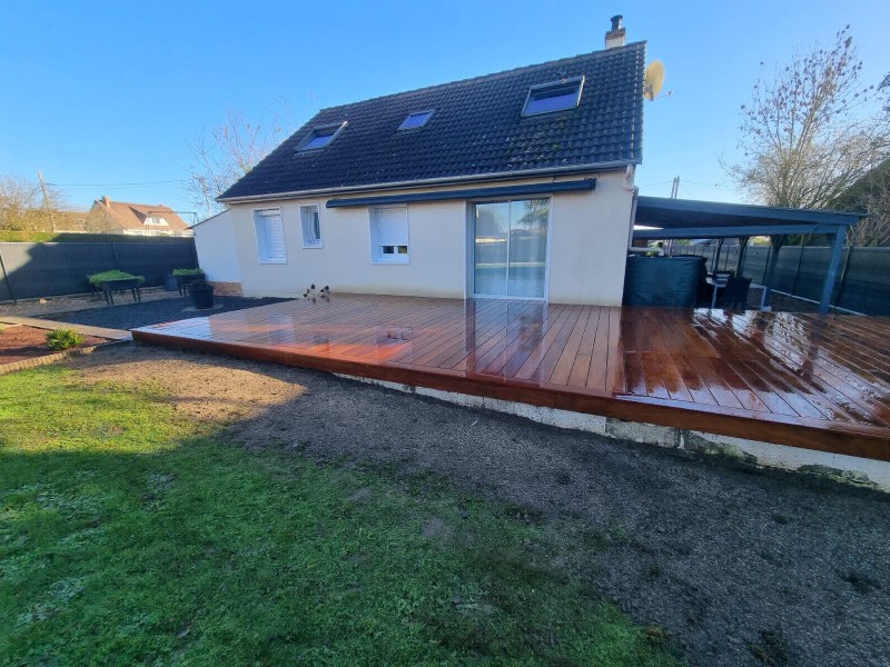 Réalisation par des professionnels d'une terrasse en bois exotique sur Yvetot