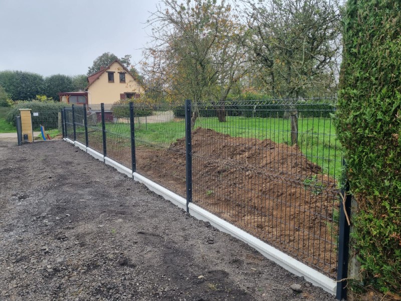 Entreprise Avenir des Paysages pour la pose de vos clôture en panneaux rigide sur Doudeville 76