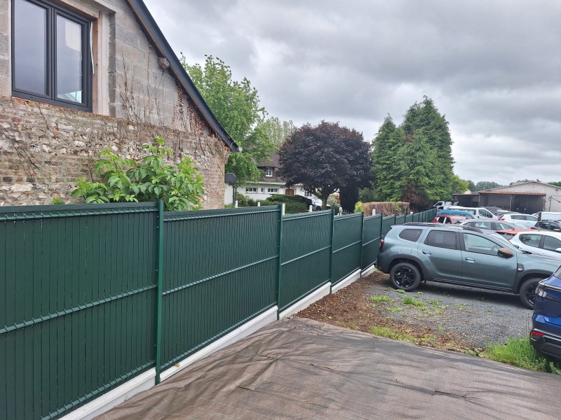 Pose de clôture rigide et occultant PVC sur Yvetot 76