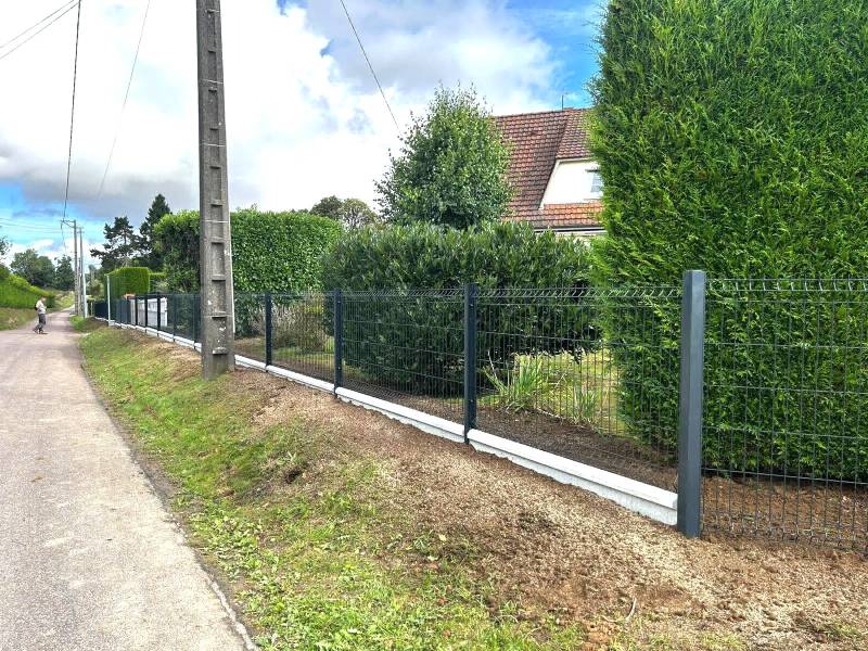 Des clôtures sur mesure pour la sécurisation du jardin sur Barentin