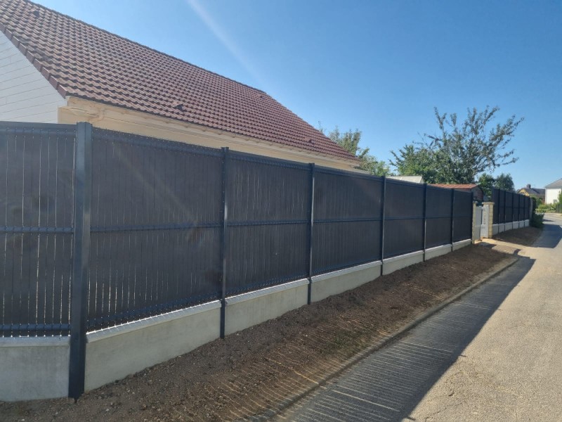 Avenir des paysages poseur de clôture en panneaux rigide avec occultant composite sur Yerville 