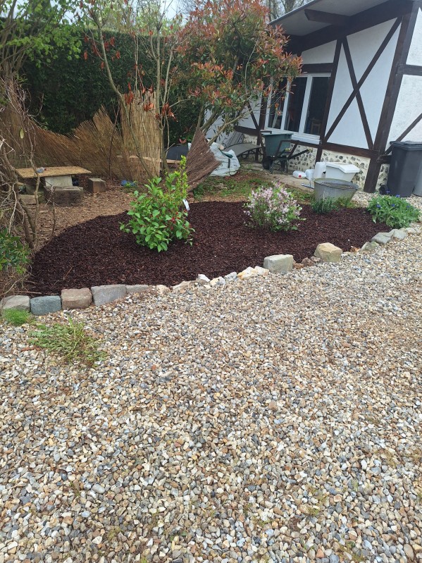 Aménager son extérieur, les clôtures, création des massifs, des allées, plantation, installation des terrasses proche de Yvetot 76