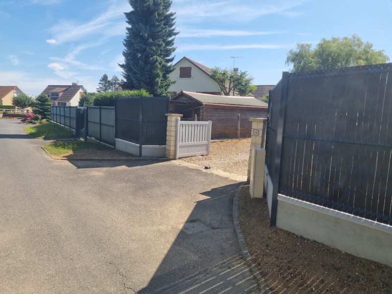A Motteville proche de Yerville une réalisation de clôture avec occultant composite gris anthracite  