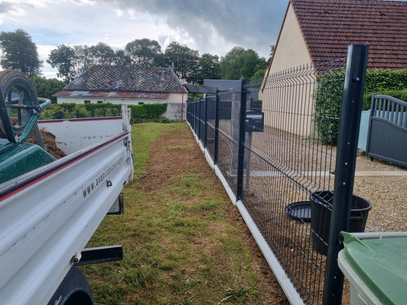 Chantier de pose de clôture en grille rigide secteur Yerville 