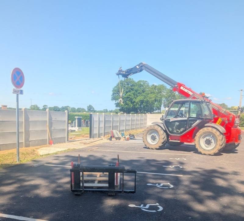 Pose d'un mur en plaque béton sur mesure par des professionnels sur Pavilly 
