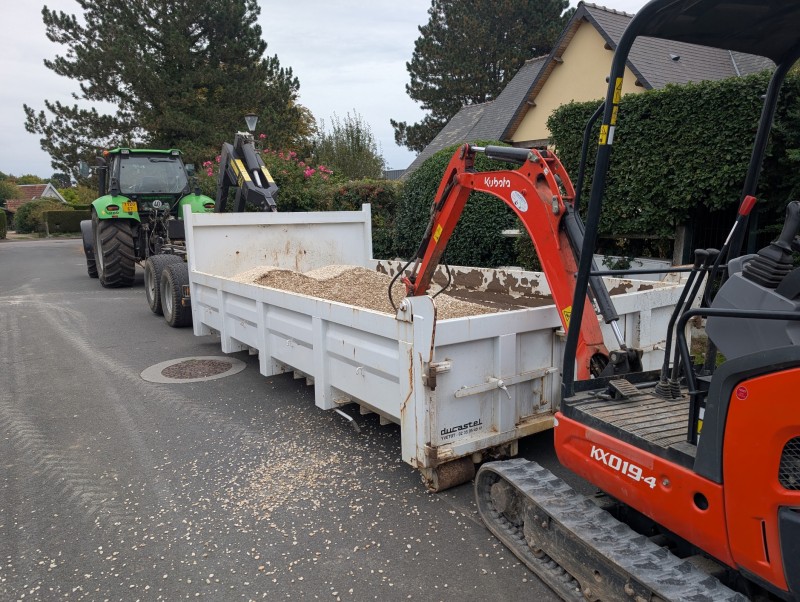 Travaux de terrassement pour l'aménagement des allées de jardin Barentin 