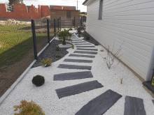 Notre zone d'activité pour ce service Mise en place de murs de soutènement fonctionnels pour lutter contre l'érosion dans les jardins en pente, préservant la beauté naturelle du paysage