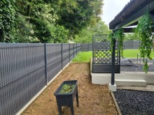 Notre zone d'activité pour ce service Fourniture et pose de panneaux en bois de haute qualité pour les clôtures des zones résidentielles : fonction occultante et design